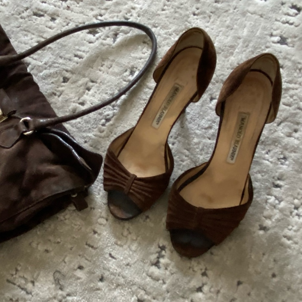 Manolo Blahnik brown suede peep toe D’orsay pumps